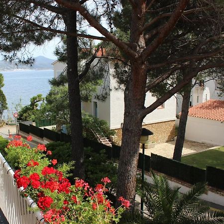 Luxury 4 Bed Apartment On Coastal Footpath At Cap Ras Llanca Exterior photo